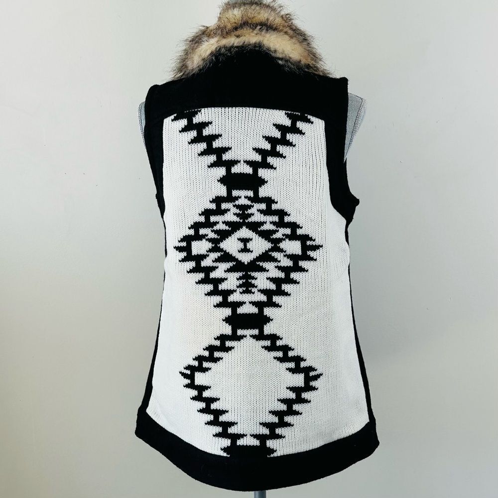 Thread & Supply Women’s Wool Faux Fur Collar Knit Vest SZ L Aztec Zip Front